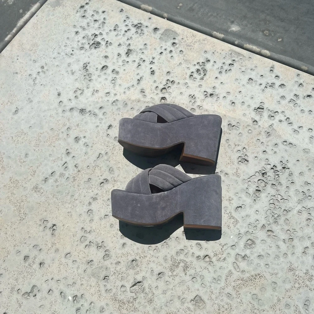 Sigerson Morrison Gray Platform Shoes with Modern Design - Picture 6 of 7